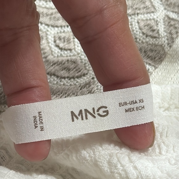 (T6) MANGO TOP DECORATIVE EMBROIDERY, 100% cotton chiffon fabric, size XS - Picture 11 of 15